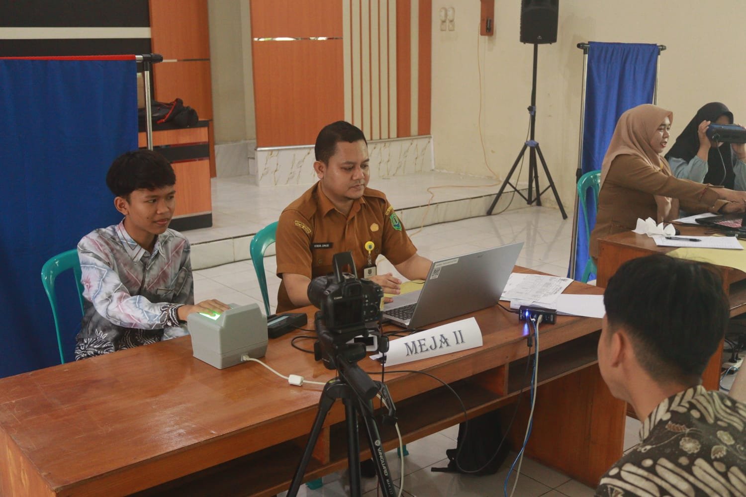 Dinas Kependudukan dan Pencatatan Sipil Kab. HSU Hadir di MAN 2 HSU, Fasilitasi Perekam Data Kependudukan Siswa